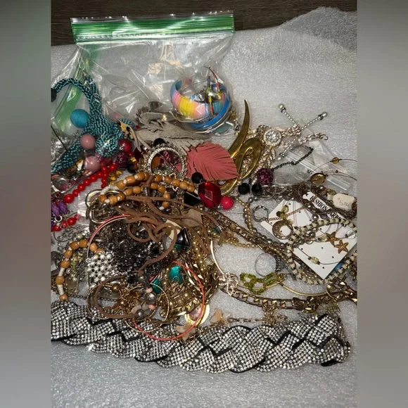 2.66 lbs of Craft Jewelry and a Small Backpack purse - Picture 2 of 13